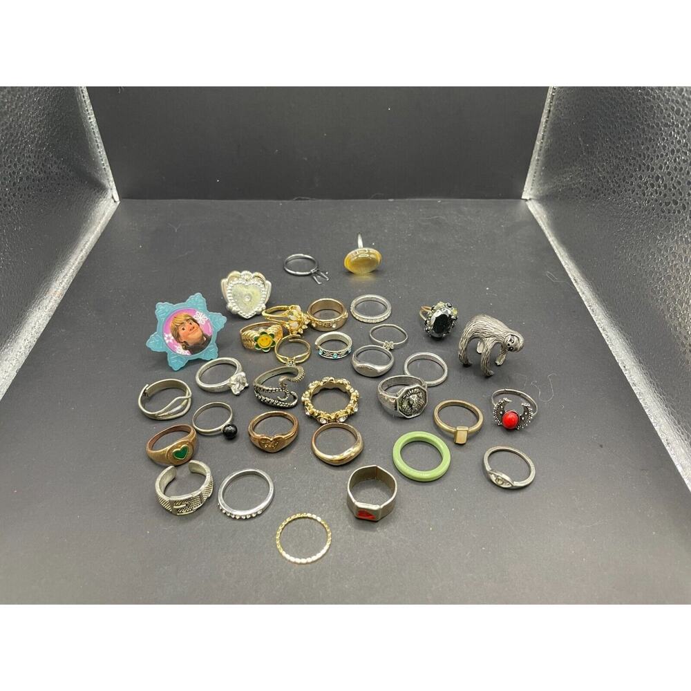 Lot of 32 Vintage Modern Gold & Silver Tone Assortment Fashion Statement Rings